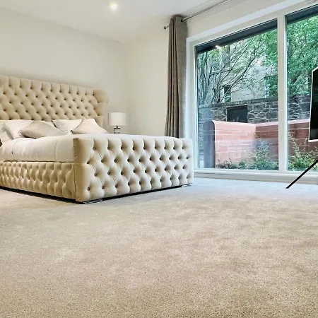 Designer House - Of / 'hillhead' West End G12 - Luxurious & Contemporary Detached House / Terrace / Garden / 'electric Car Charging' Garage Parking Villa Glasgow