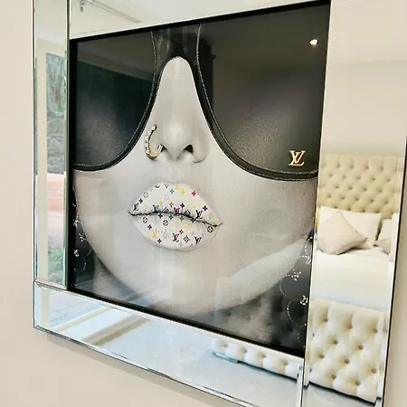 Designer House - Of / 'hillhead' West End G12 - Luxurious & Contemporary Detached House / Terrace / Garden / 'electric Car Charging' Garage Parking فيلة *