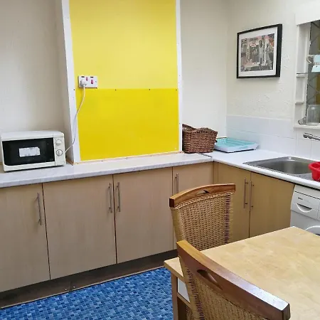 A Double Bedroom Near Centre Not In Great Condition Suitable For Short Glasgow