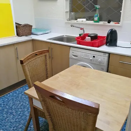 Guest house A Double Bedroom Near Centre Not In Great Condition Suitable For Short