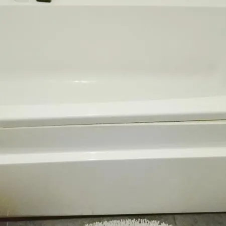 A Double Bedroom Near Centre Not In Great Condition Suitable For Short *