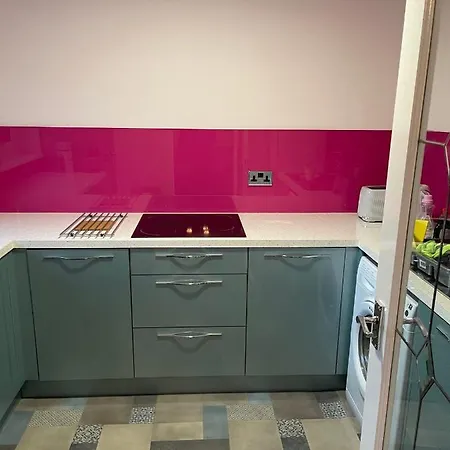 2 Bed Contemporary Free Parking Netflix Sleeps 4 Apartamento *