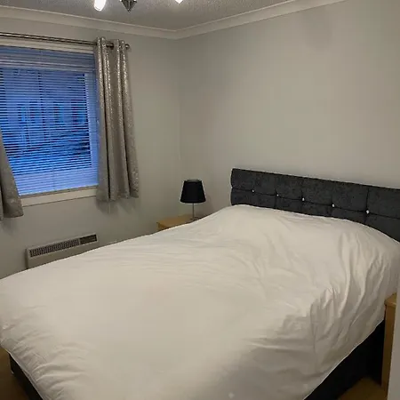 2 Bed Contemporary Free Parking Netflix Sleeps 4