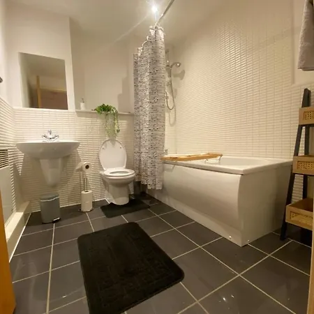 Secc&hydro Beautiful 2br With Free Parking Lägenhet