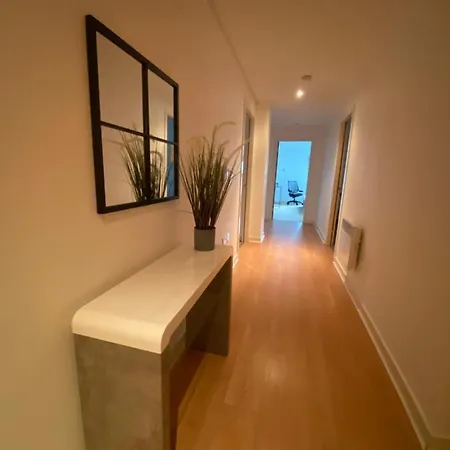 Secc&hydro Beautiful 2br With Free Parking Lägenhet