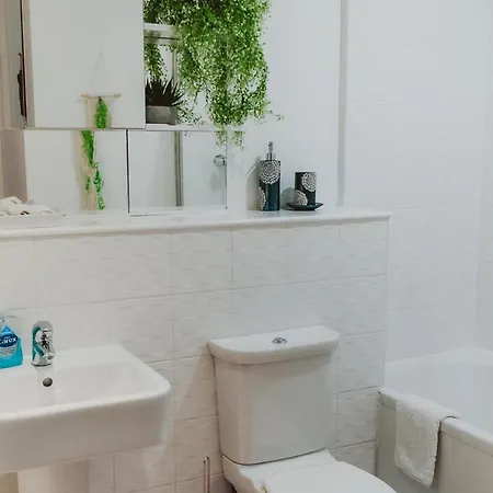 Lovely Bohemian In Heart Of Life * Γλασκώβη