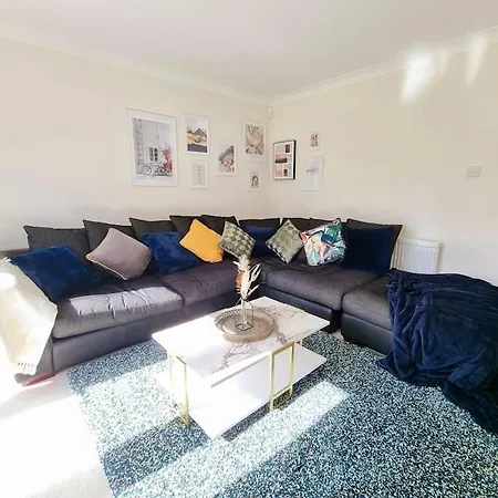 Сasa de vacaciones Homely Three Bed In Glasgow