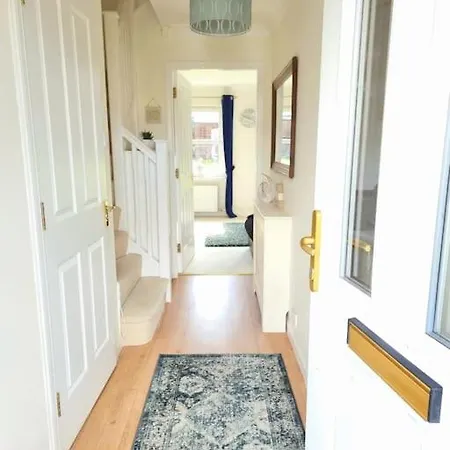 Homely Three Bed In Сasa de vacaciones Glasgow