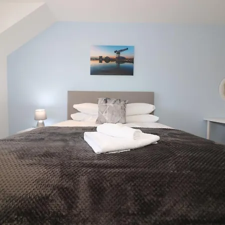 Signature - Railway House 5 Bed Apartman