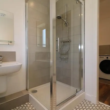 Signature - Railway House 5 Bed Glasgow
