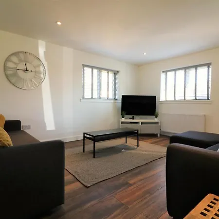 Signature - Railway House 5 Bed Apartman *