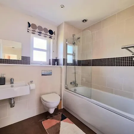 Homely Three Bed In * Glasgow