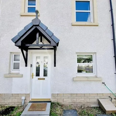 Homely Three Bed In