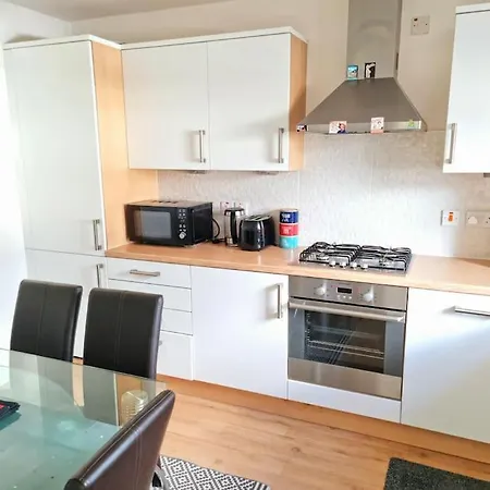 Homely Three Bed In בית נופש גלאזגו
