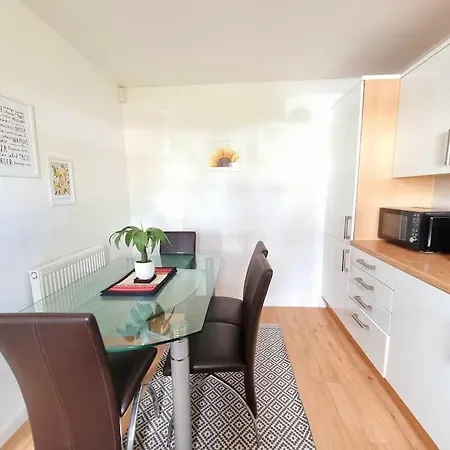 Сasa de vacaciones Homely Three Bed In *