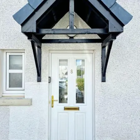 Homely Three Bed In Сasa de vacaciones *