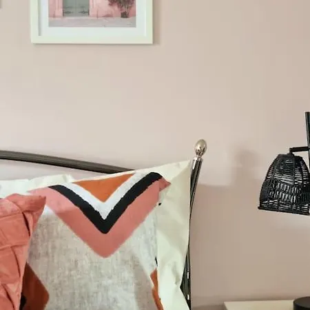 Homely Three Bed In Сasa de vacaciones Glasgow