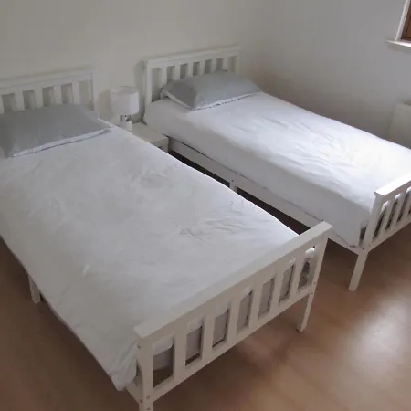 Apartamento Cozy Off Road 2 Bedroom With Free Wi-fi And Private Parking