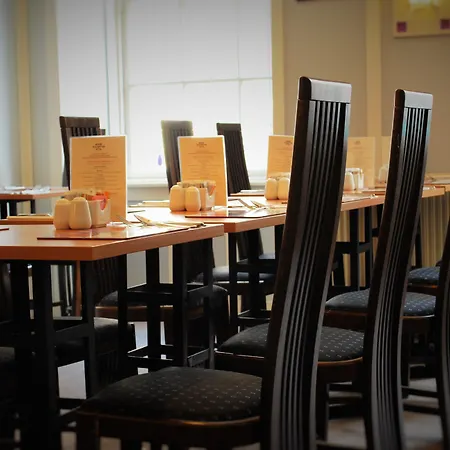 Hotel Rennie Mackintosh - Station 3*