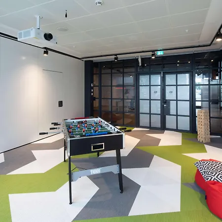 Hotel Radisson Red Hotel, 4*