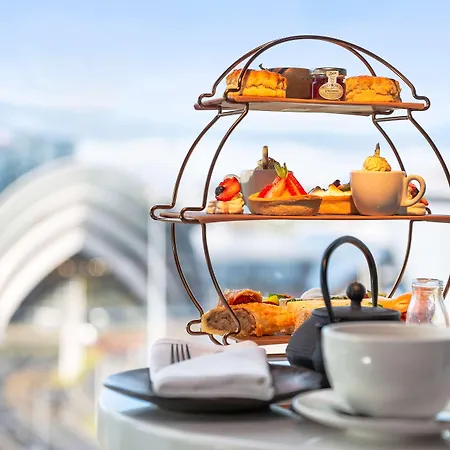 Radisson Red Hotel, Hotel