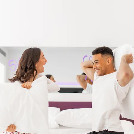 Yotel 호텔 4*