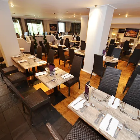 Glynhill & Near Airport 4* גלאזגו