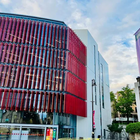 Designer House - Of / 'hillhead' West End G12 - Luxurious & Contemporary Detached House / Terrace / Garden / 'electric Car Charging' Garage Parking *