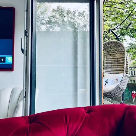 Designer House - Of / 'hillhead' West End G12 - Luxurious & Contemporary Detached House / Terrace / Garden / 'electric Car Charging' Garage Parking غلاسغو