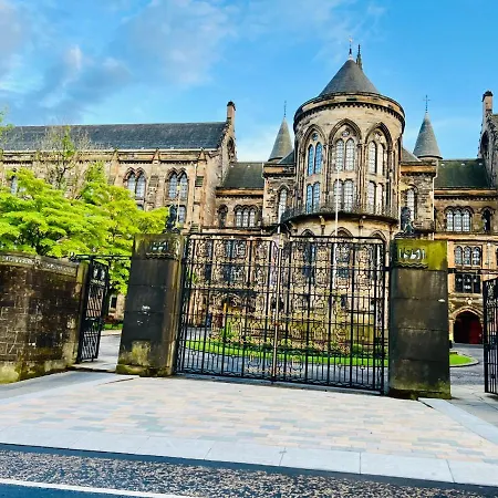 Designer House - Of / 'hillhead' West End G12 - Luxurious & Contemporary Detached House / Terrace / Garden / 'electric Car Charging' Garage Parking غلاسغو