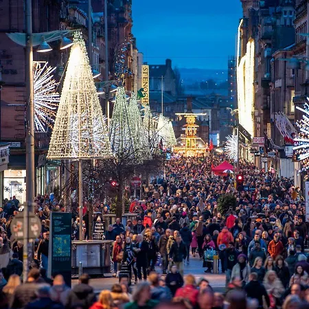 Designer House - Of / 'hillhead' West End G12 - Luxurious & Contemporary Detached House / Terrace / Garden / 'electric Car Charging' Garage Parking Villa *