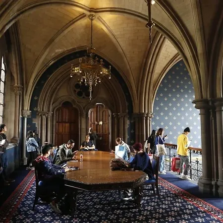 Designer House - Of / 'hillhead' West End G12 - Luxurious & Contemporary Detached House / Terrace / Garden / 'electric Car Charging' Garage Parking * غلاسغو