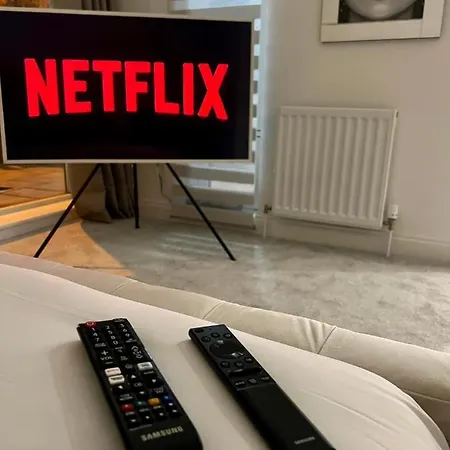 Designer House - Of / 'hillhead' West End G12 - Luxurious & Contemporary Detached House / Terrace / Garden / 'electric Car Charging' Garage Parking * غلاسغو