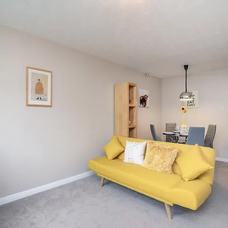 The Kelvin - Peaceful West End River View