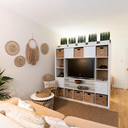 West End Kelvingrove Park Museum - Pass The Keys *