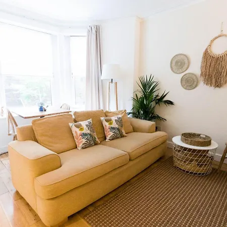 West End Kelvingrove Park Museum - Pass The Keys Apartment