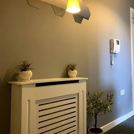 Modern 2 Bedroom Flat With Free Parking In Cambuslang, アパート *