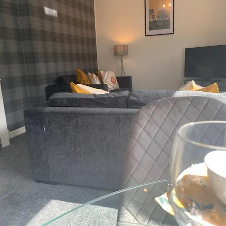 Modern 2 Bedroom Flat With Free Parking In Cambuslang, アパート *