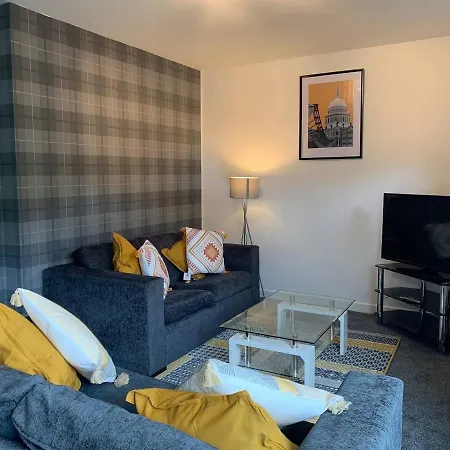 Modern 2 Bedroom Flat With Free Parking In Cambuslang, Appartement