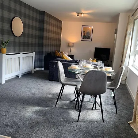 Modern 2 Bedroom Flat With Free Parking In Cambuslang,