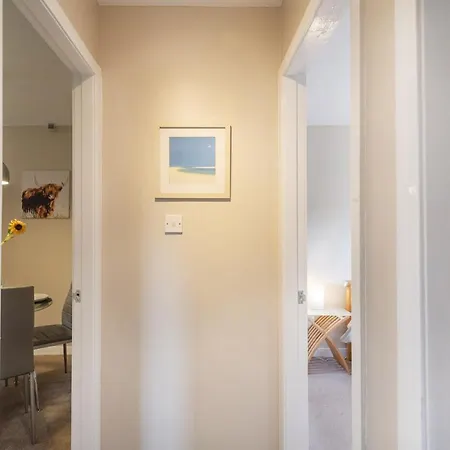 The Kelvin - Peaceful West End River View *