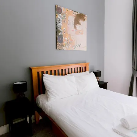 Pass The Keys 2 Bed In West End *