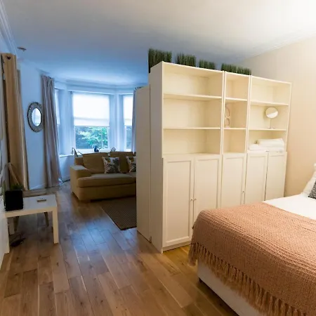 West End Kelvingrove Park Museum - Pass The Keys * Glasgow