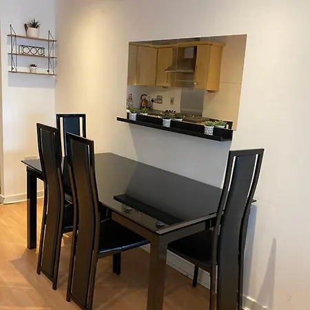 Secc&hydro Beautiful 2br With Free Parking Lägenhet *