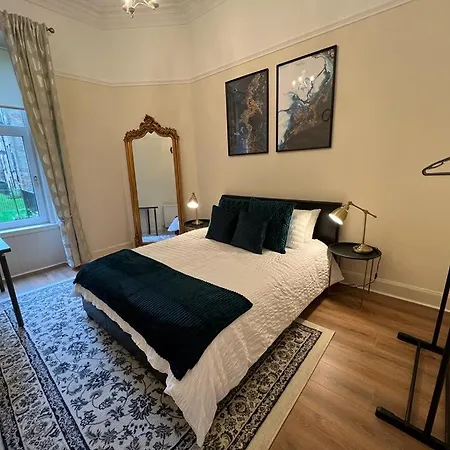 Apartament Victorian 3 Bedroom Main Door Flat, King Size Beds , Large Glasgow