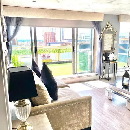 Two Bedroom Penthouse * Glasgow