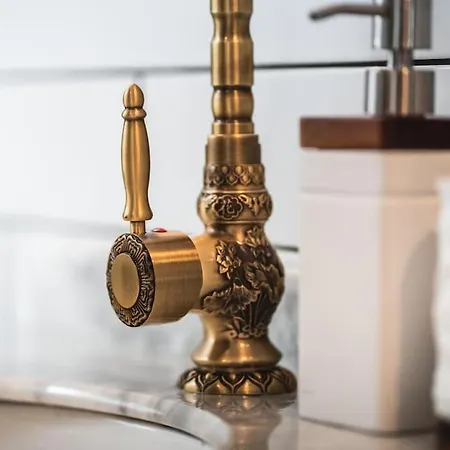 דירה The West End Loft - 5* Retreat - Private Parking! *