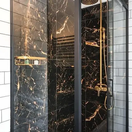 The West End Loft - 5* Retreat - Private Parking! דירה גלאזגו