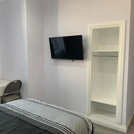 לינה וארוחת בוקר Ibrox Argyll *