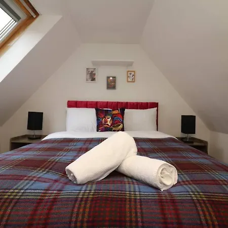 10 Bedrooms Pool Table Garden Piano
